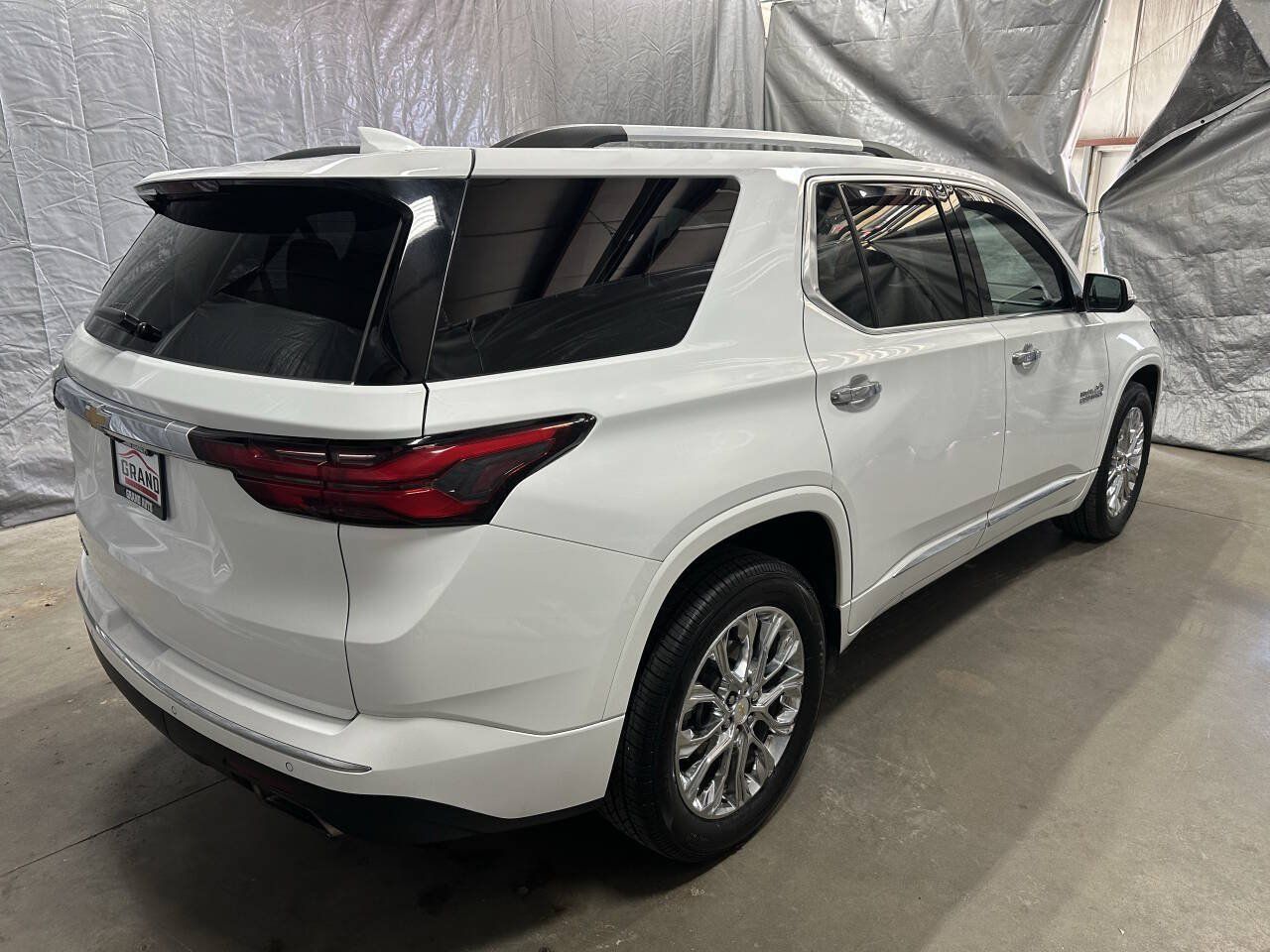 Used 2023 Chevrolet Traverse High Country w/ LPO, Cargo Package AWD/4WD image 5