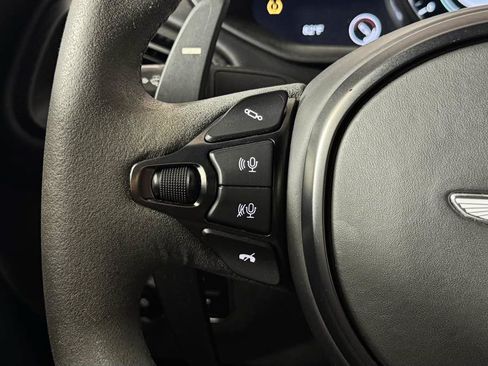 Used 2022 Aston Martin V8 Vantage Coupe RWD image 20