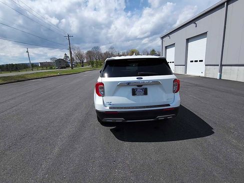 Used 2022 Ford Explorer XLT w/ Equipment Group 202A image 7