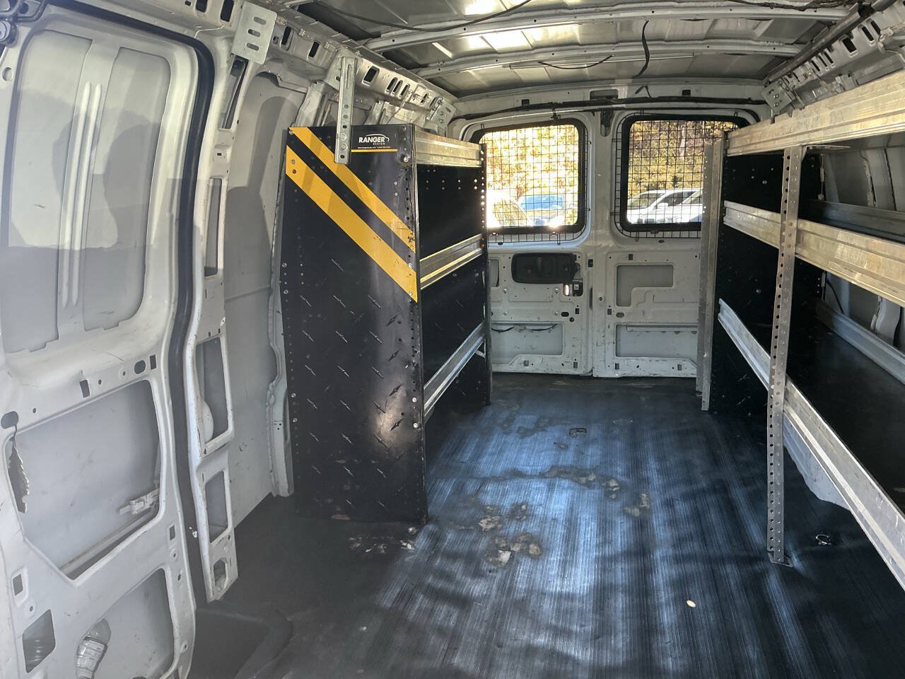 Used 2018 Chevrolet Express 2500 Extended RWD image 17