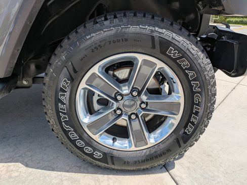 Used 2020 Jeep Wrangler Unlimited Sahara image 8