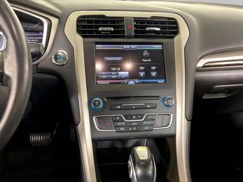 Used 2016 Ford Fusion SE w/ Equipment Group 202A FWD image 9