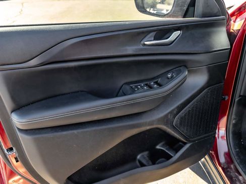 Used 2024 Jeep Grand Cherokee Laredo X image 9