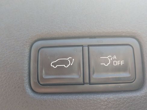 Used 2024 Kia Carnival EX FWD image 15