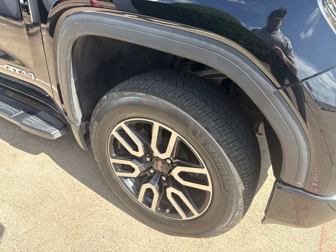 Used 2020 GMC Sierra 1500 AT4 w/ AT4 Premium Package AWD/4WD image 5