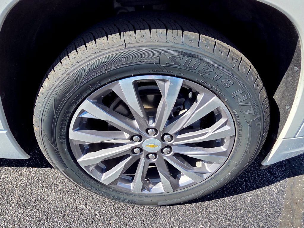 Used 2023 Chevrolet Traverse Premier FWD image 10