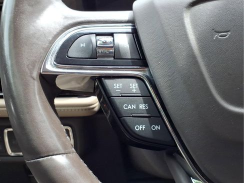 Used 2022 Lincoln Nautilus Reserve AWD/4WD image 17