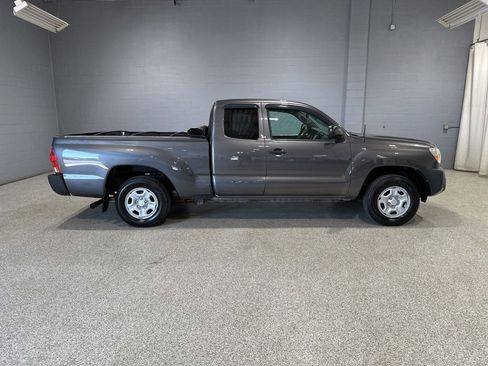 Used 2015 Toyota Tacoma 2WD Access Cab w/ Convenience Package image 2