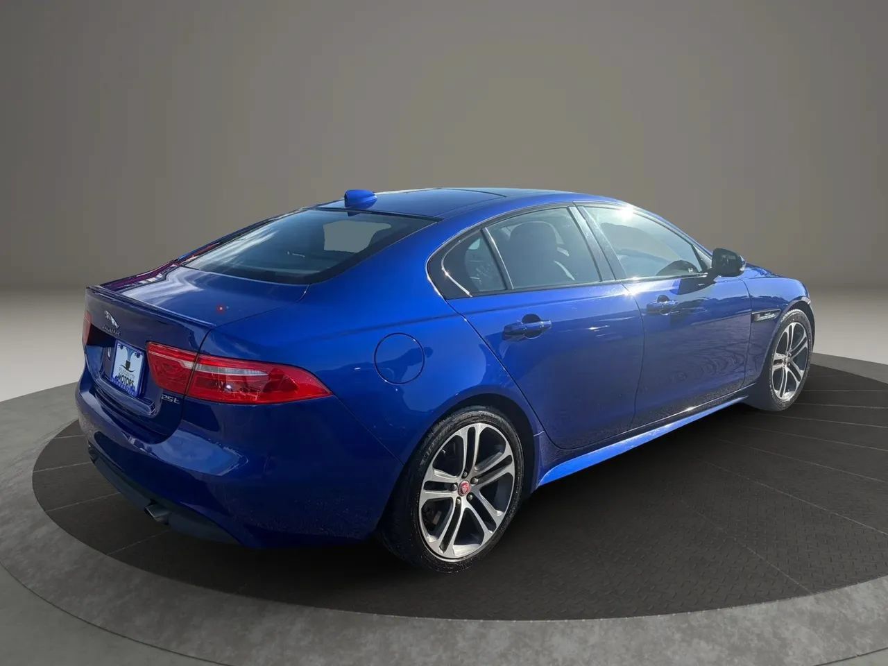 Used 2019 Jaguar XE R-Sport RWD image 5