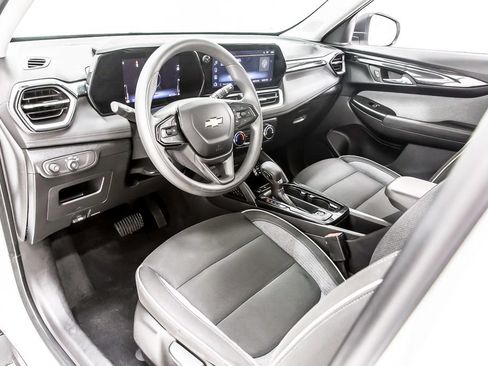 Used 2024 Chevrolet TrailBlazer LS w/ LS Confidence Package FWD image 25