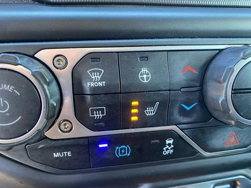 Used 2023 Jeep Wrangler Unlimited w/ Sun & Screen Package AWD/4WD image 19