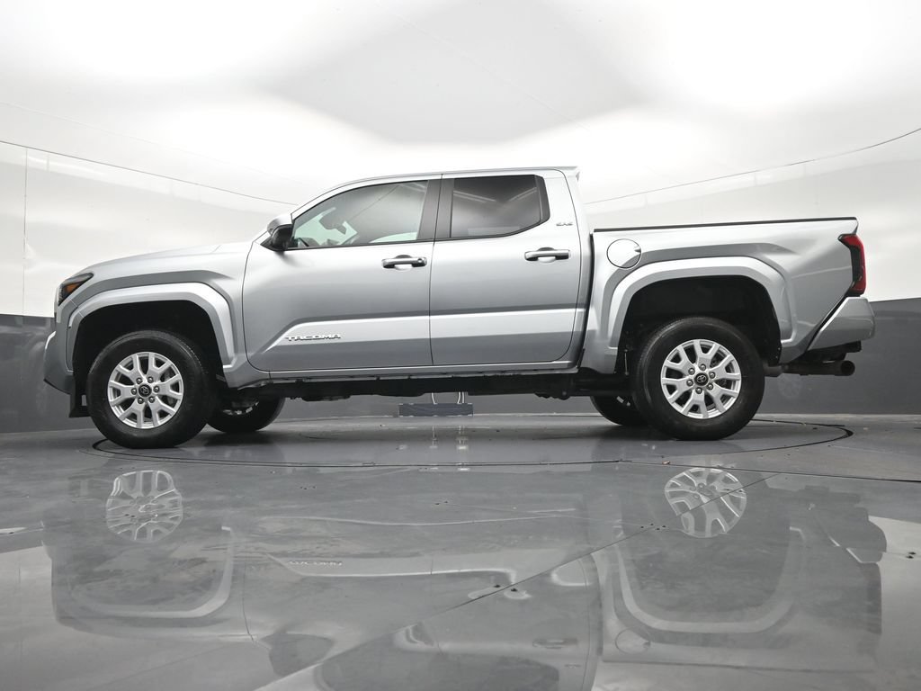 Used 2025 Toyota Tacoma SR5 RWD image 26