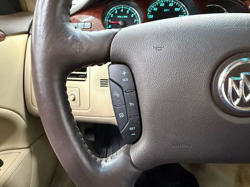 Used 2007 Buick Lucerne CXL image 26