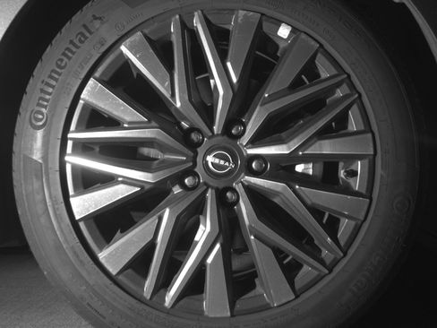 Used 2025 Nissan Altima 2.5 SV FWD image 13