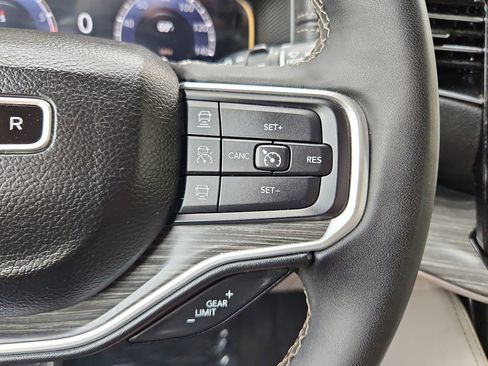 Used 2024 Jeep Wagoneer L Series II image 12