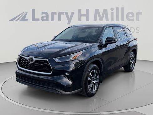 Used 2025 Toyota Highlander XLE AWD/4WD image 1