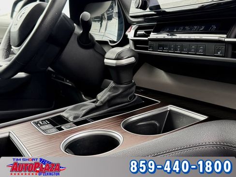 Used 2024 Toyota Sienna XLE FWD image 38