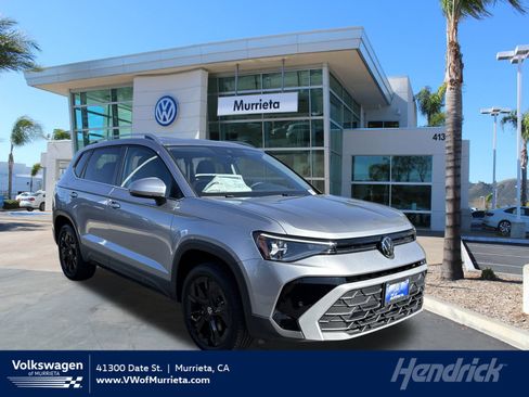 New 2025 Volkswagen Taos SE image 1