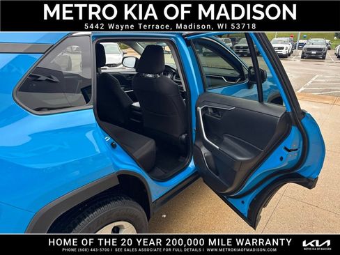 Used 2021 Toyota RAV4 LE AWD/4WD image 37