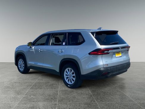 Used 2025 Toyota Grand Highlander AWD image 3