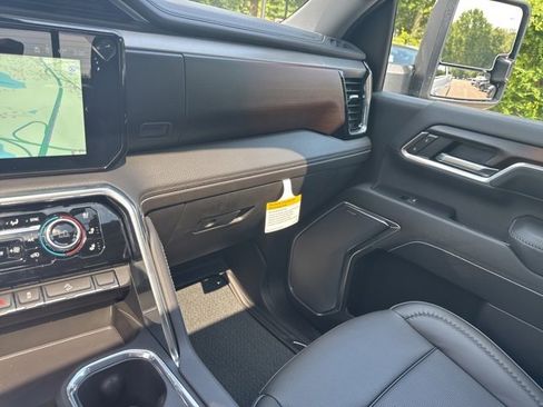 New 2025 GMC Sierra 2500 Denali w/ Denali Reserve Package image 27