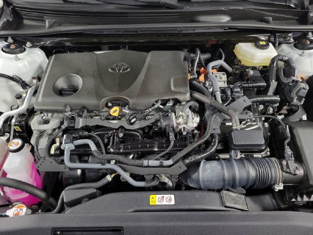 Used 2025 Toyota Camry SE FWD image 13