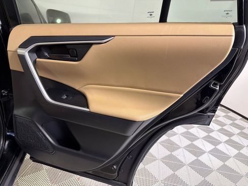 Used 2021 Toyota RAV4 LE image 16