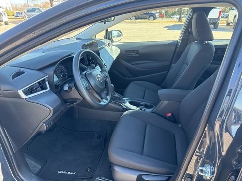 Used 2025 Toyota Corolla LE image 19