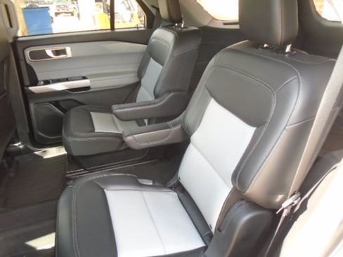 Used 2024 Ford Explorer XLT w/ Equipment Group 202A AWD/4WD image 3
