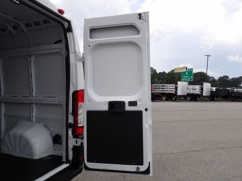 Used 2024 RAM ProMaster 2500 w/ Convenience Group FWD image 45