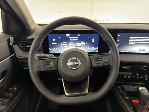 New 2026 Nissan Kicks SR w/ SR Premium Package FWD image 17