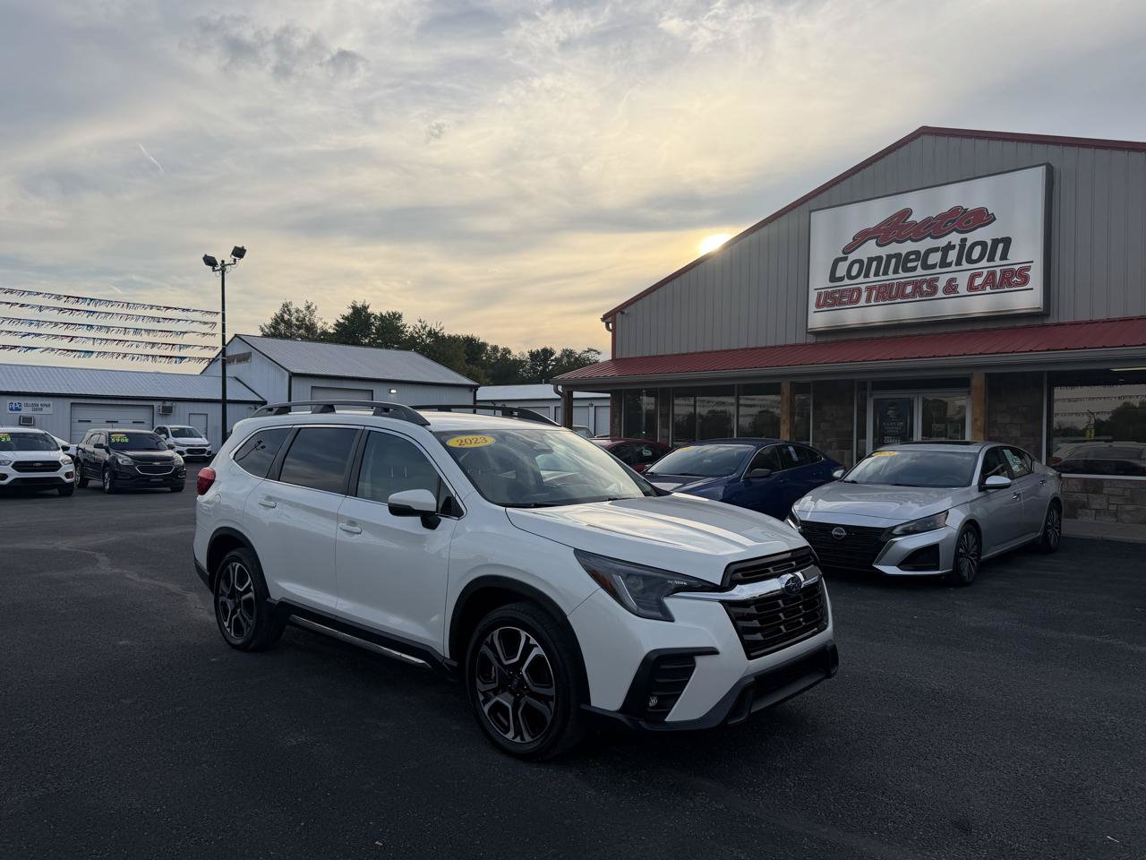 Used 2023 Subaru Ascent Limited AWD/4WD image 1