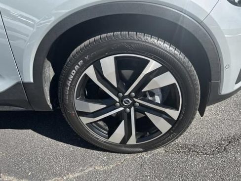 Used 2024 Volvo XC40 B5 Plus w/ Protection Package Premier AWD/4WD image 14