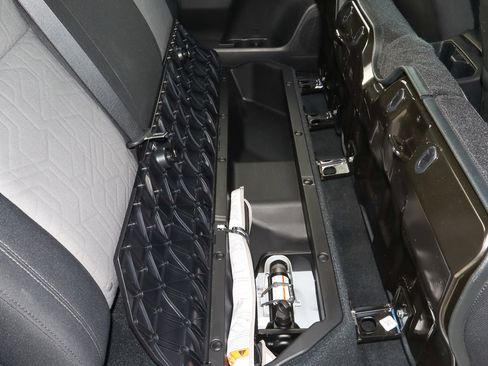 Used 2023 Toyota Tacoma TRD Off-Road image 9