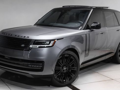 Used 2025 Land Rover Range Rover SE AWD/4WD image 1