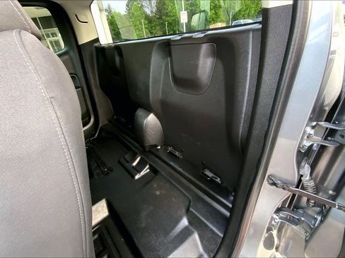 Used 2021 Chevrolet Colorado LT w/ Fleet Safety Package RWD image 19