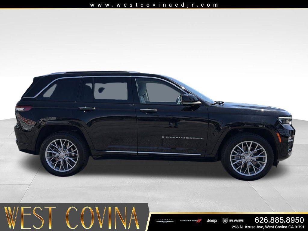 Used 2022 Jeep Grand Cherokee Summit w/ Advanced Protech Group IV AWD/4WD image 12