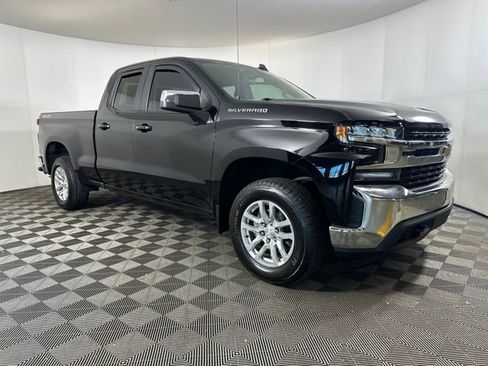 Used 2021 Chevrolet Silverado 1500 LT image 2