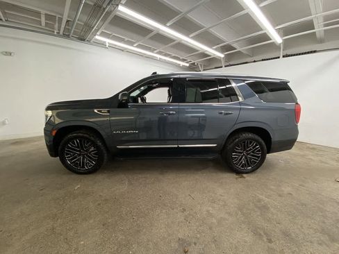Used 2021 GMC Yukon SLT w/ SLT Luxury Plus Package image 3
