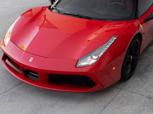 Used 2017 Ferrari 488 GTB RWD image 9