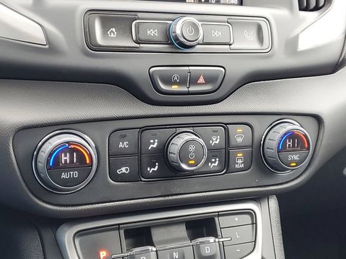 Used 2023 GMC Terrain SLE w/ Driver Convenience Package image 25