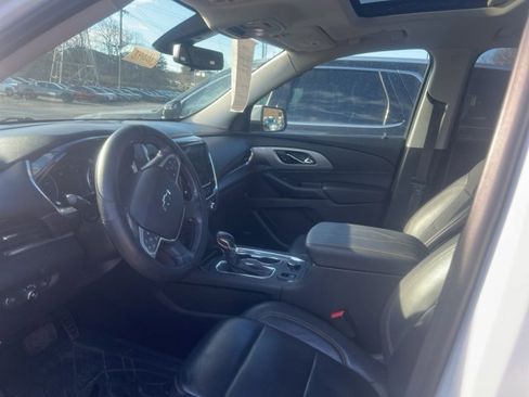 Used 2021 Chevrolet Traverse RS w/ LPO, Floor Liner Package image 6
