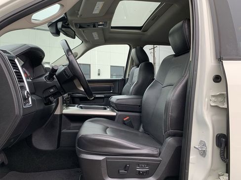 Used 2016 RAM 1500 Laramie w/ Convenience Group image 32