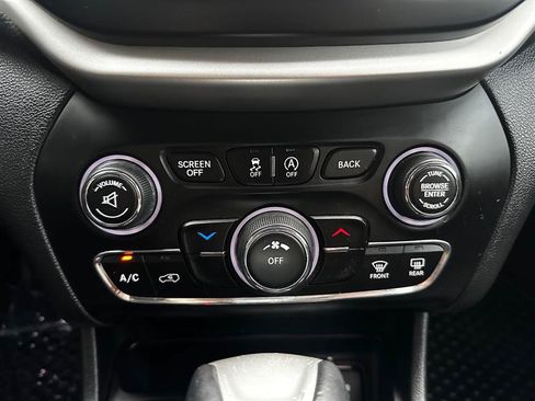 Used 2016 Jeep Cherokee Trailhawk AWD/4WD image 27