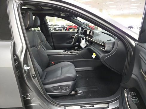 New 2026 Toyota Crown Platinum image 8