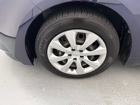 Used 2023 Toyota Corolla LE FWD image 5