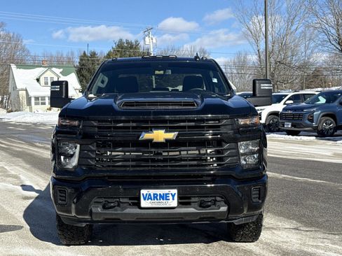 Used 2025 Chevrolet Silverado 2500 Custom w/ Custom Value Package image 2