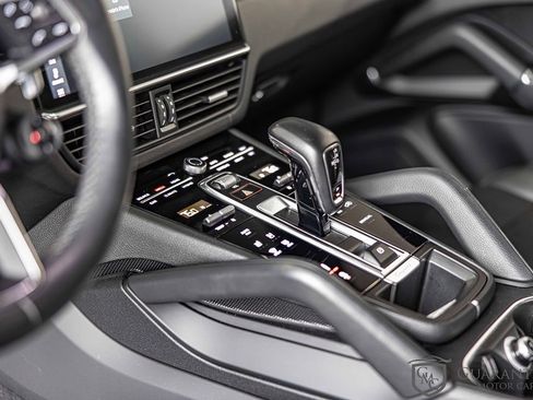 Used 2020 Porsche Cayenne E-Hybrid image 24