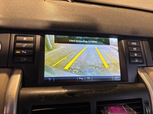 Used 2016 Land Rover Discovery Sport HSE image 16