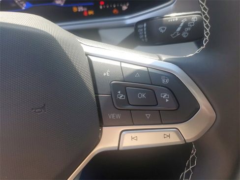 New 2025 Volkswagen Taos SE image 29